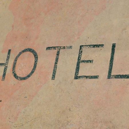 Hotel Du Commerce Pont-Saint-Esprit Dış mekan fotoğraf