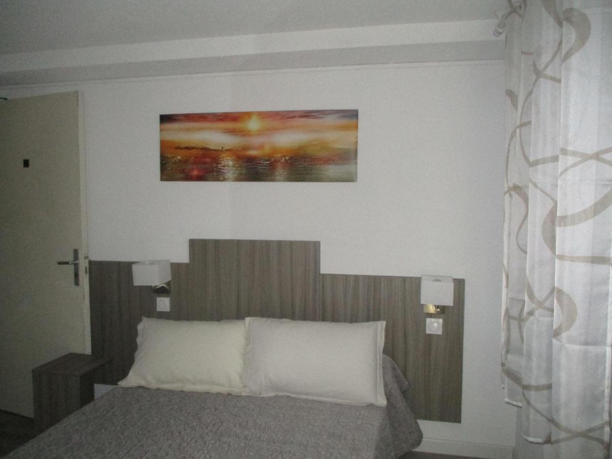 Hotel Du Commerce Pont-Saint-Esprit Dış mekan fotoğraf